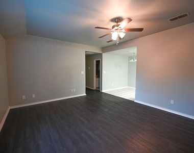 606 N Sewell Drive - Photo Thumbnail 2