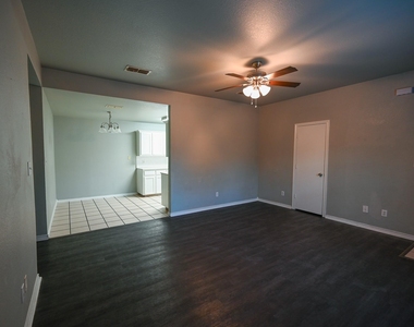 606 N Sewell Drive - Photo Thumbnail 4