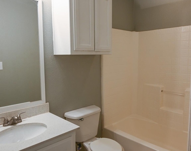 606 N Sewell Drive - Photo Thumbnail 8