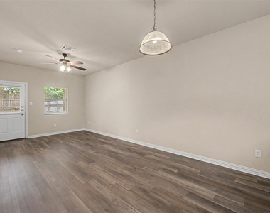 3126 Cherry Lane - Photo Thumbnail 7