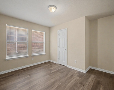 3126 Cherry Lane - Photo Thumbnail 16
