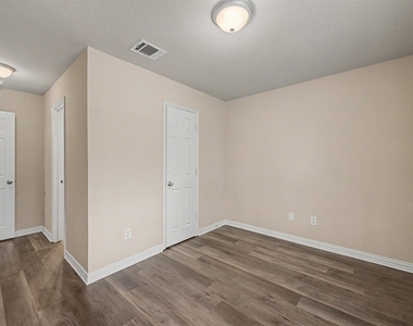 3126 Cherry Lane - Photo Thumbnail 2