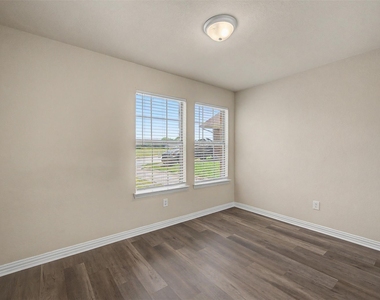 3126 Cherry Lane - Photo Thumbnail 13