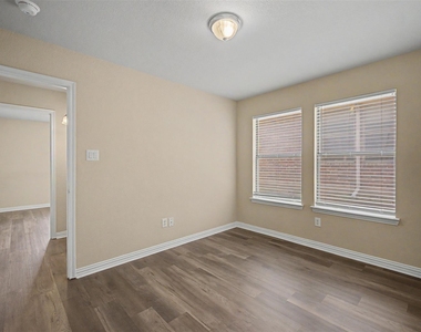 3126 Cherry Lane - Photo Thumbnail 17