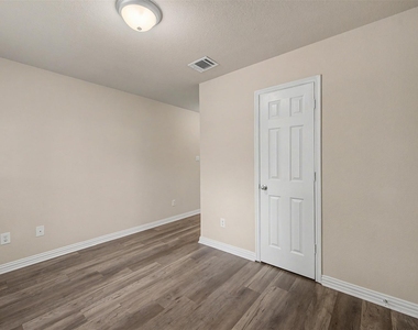 3126 Cherry Lane - Photo Thumbnail 12