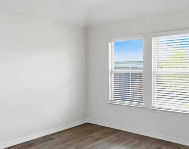 520 Winthrop Road - Photo Thumbnail 14