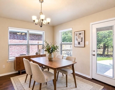 2805 Leslie Lane - Photo Thumbnail 2