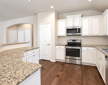 2805 Leslie Lane - Photo Thumbnail 6