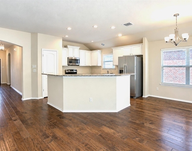 2805 Leslie Lane - Photo Thumbnail 7