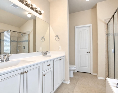 2805 Leslie Lane - Photo Thumbnail 9