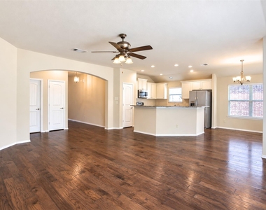 2805 Leslie Lane - Photo Thumbnail 5
