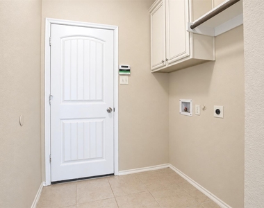 2805 Leslie Lane - Photo Thumbnail 14