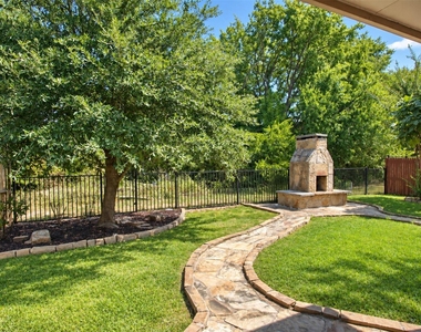 2805 Leslie Lane - Photo Thumbnail 4