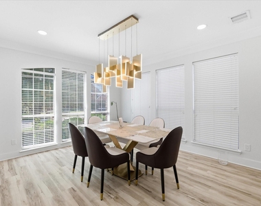 1106 Bridgeway Lane - Photo Thumbnail 6