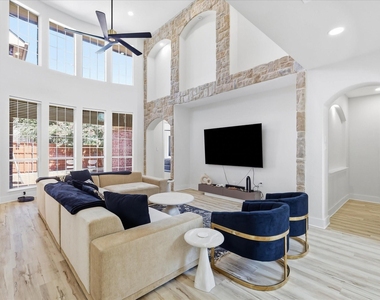 1106 Bridgeway Lane - Photo Thumbnail 7