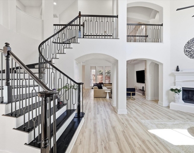 1106 Bridgeway Lane - Photo Thumbnail 4