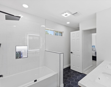 1106 Bridgeway Lane - Photo Thumbnail 27