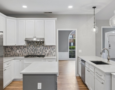 2809 Roper Drive - Photo Thumbnail 14