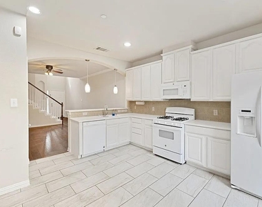7913 Hannah Street - Photo Thumbnail 1