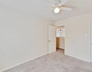 7913 Hannah Street - Photo Thumbnail 3