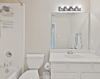 7913 Hannah Street - Photo Thumbnail 2
