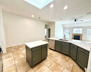 1584 Meadowview - Photo Thumbnail 14