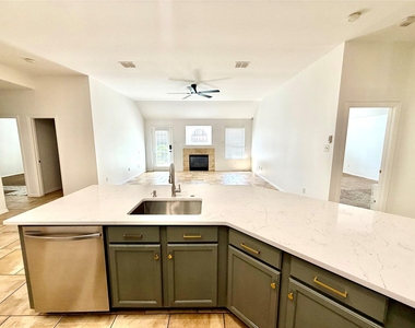 1584 Meadowview - Photo Thumbnail 15