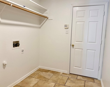 1584 Meadowview - Photo Thumbnail 27