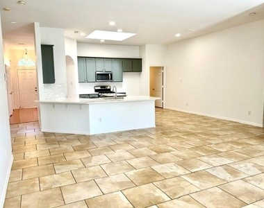 1584 Meadowview - Photo Thumbnail 9