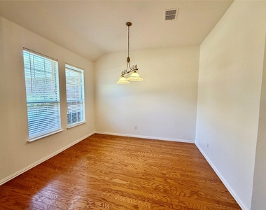 1584 Meadowview - Photo Thumbnail 5