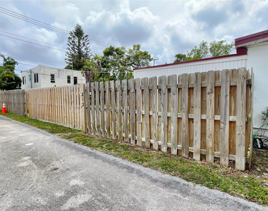 213 Sw 3rd Place - Photo Thumbnail 10