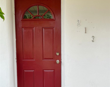 213 Sw 3rd Place - Photo Thumbnail 12