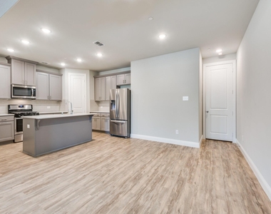 1036 Foxglove Drive - Photo Thumbnail 6