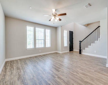 1036 Foxglove Drive - Photo Thumbnail 4