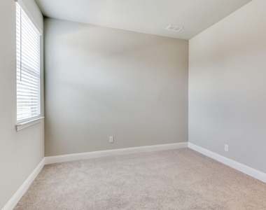 1036 Foxglove Drive - Photo Thumbnail 21