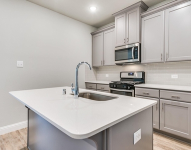 1036 Foxglove Drive - Photo Thumbnail 10