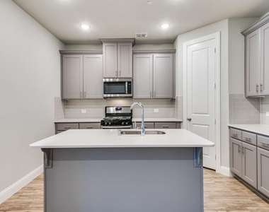 1036 Foxglove Drive - Photo Thumbnail 9