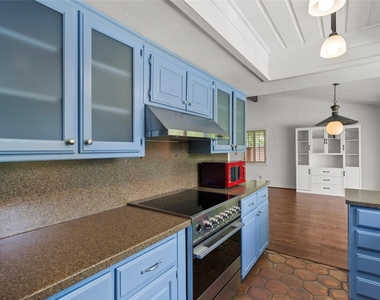 7105 Winding Creek Road - Photo Thumbnail 9