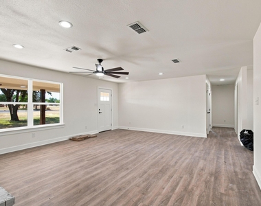 141 Southfork Drive - Photo Thumbnail 5