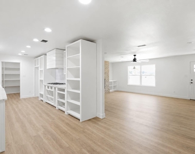 141 Southfork Drive - Photo Thumbnail 9