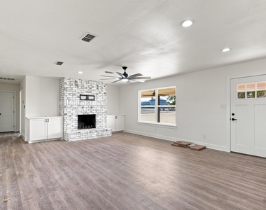 141 Southfork Drive - Photo Thumbnail 2