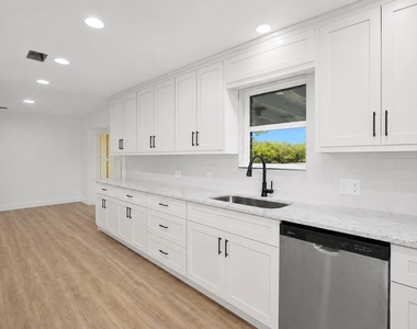 141 Southfork Drive - Photo Thumbnail 17