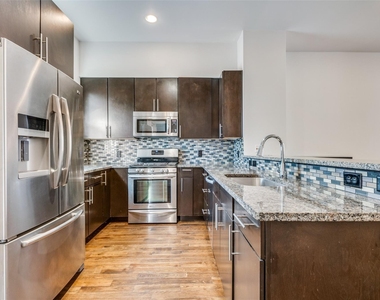 3200 Ross Avenue - Photo Thumbnail 2
