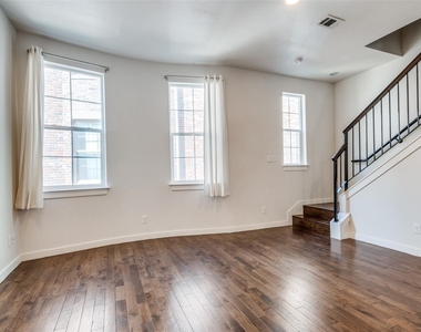 3200 Ross Avenue - Photo Thumbnail 11
