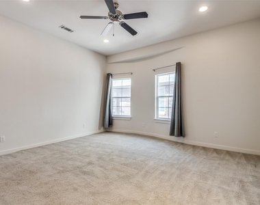 3200 Ross Avenue - Photo Thumbnail 17