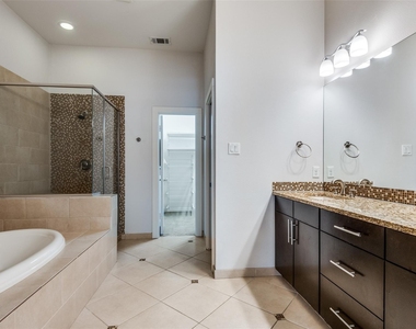 3200 Ross Avenue - Photo Thumbnail 12