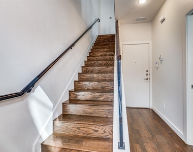3200 Ross Avenue - Photo Thumbnail 6