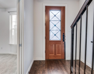 3200 Ross Avenue - Photo Thumbnail 4