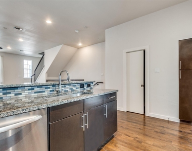 3200 Ross Avenue - Photo Thumbnail 7