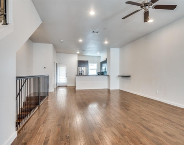 3200 Ross Avenue - Photo Thumbnail 8